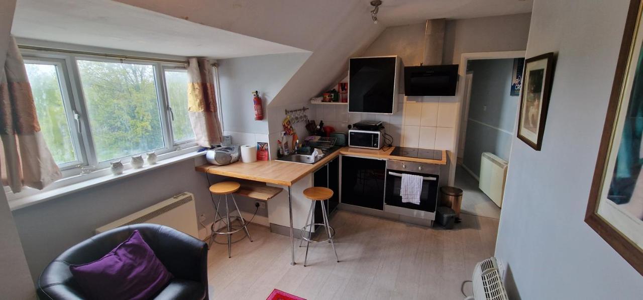 Cosy 2 Bedroom Flat - Sleeps 6 People - Close To Lewisham Dlr/Train Station Лондон Экстерьер фото