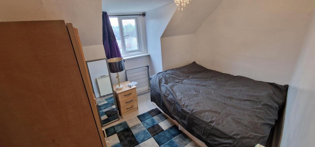 Cosy 2 Bedroom Flat - Sleeps 6 People - Close To Lewisham Dlr/Train Station Лондон Экстерьер фото