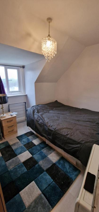 Cosy 2 Bedroom Flat - Sleeps 6 People - Close To Lewisham Dlr/Train Station Лондон Экстерьер фото